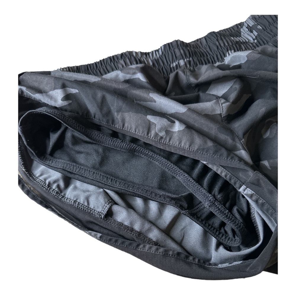 Athleta Printed Mesh Racer Run Shorts 4” Women’s Size Small Black Camo Lux - Picture 5 of 8